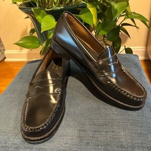 Bass women’s Willa Flat Strap Weejuns loafer black size 8